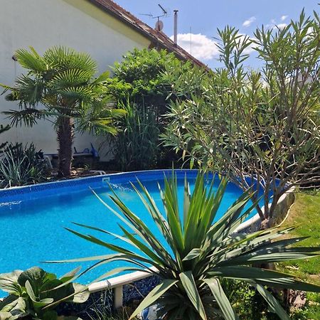 Farm Stay Nh Stables Nyrany Екстериор снимка