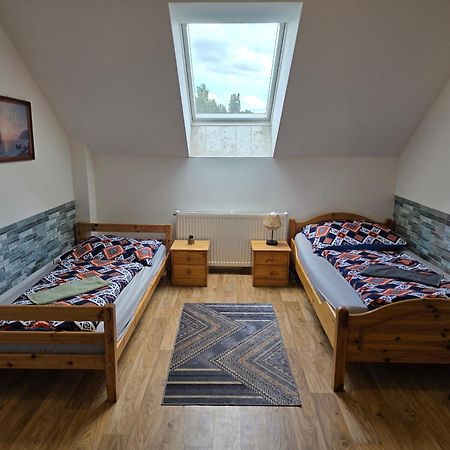 Farm Stay Nh Stables Nyrany Екстериор снимка