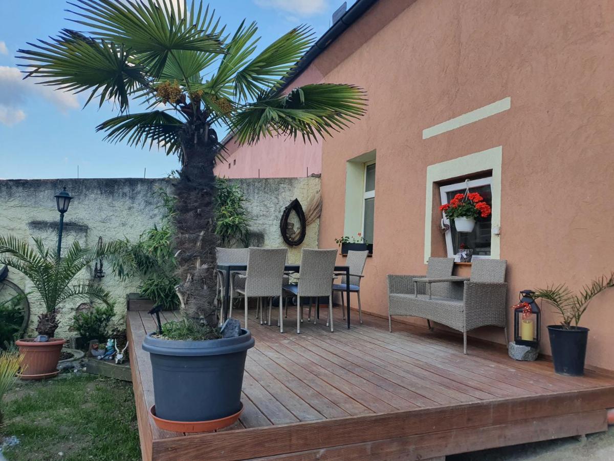 Farm Stay Nh Stables Nyrany Екстериор снимка