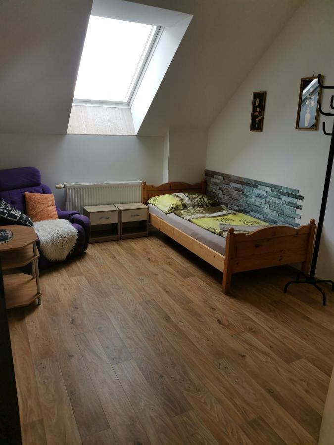 Farm Stay Nh Stables Nyrany Екстериор снимка