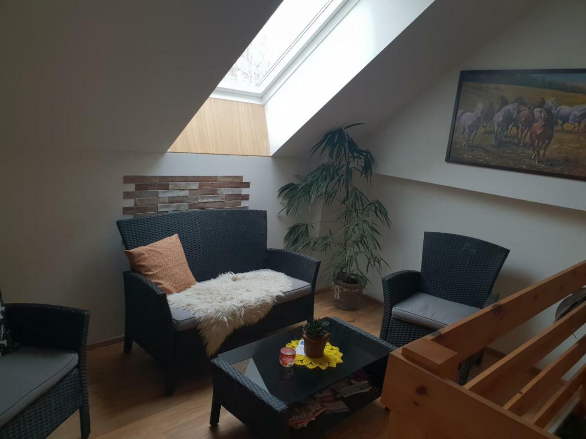 Farm Stay Nh Stables Nyrany Екстериор снимка