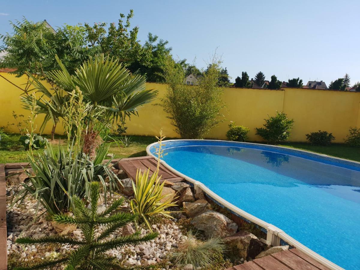 Farm Stay Nh Stables Nyrany Екстериор снимка